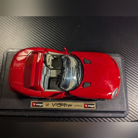 Burago 1992 Dodge Viper RT/10 Model - Picture 2 of 6